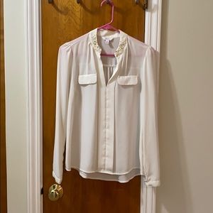 White clouds with pearl/diamond collar